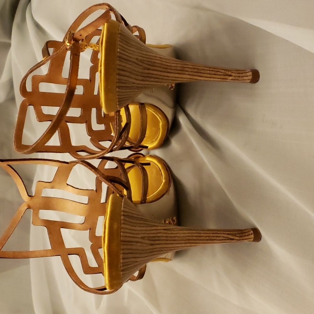 Fabi Couture gold cutout leather heels 38/7 - Picture 6 of 8